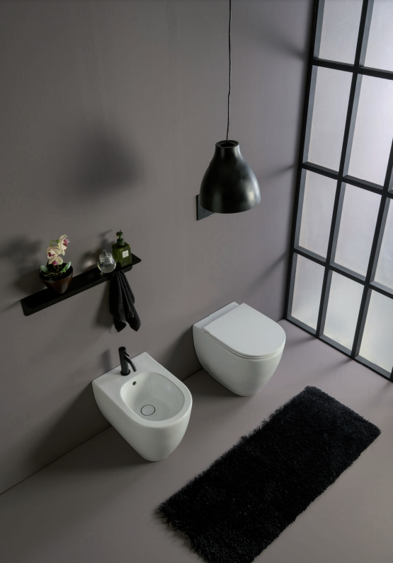 Sanitari ARCADIA serie BLUM composto da wc bidet con piletta click-clack in ceramica e copriwater SOFT-CLOSE